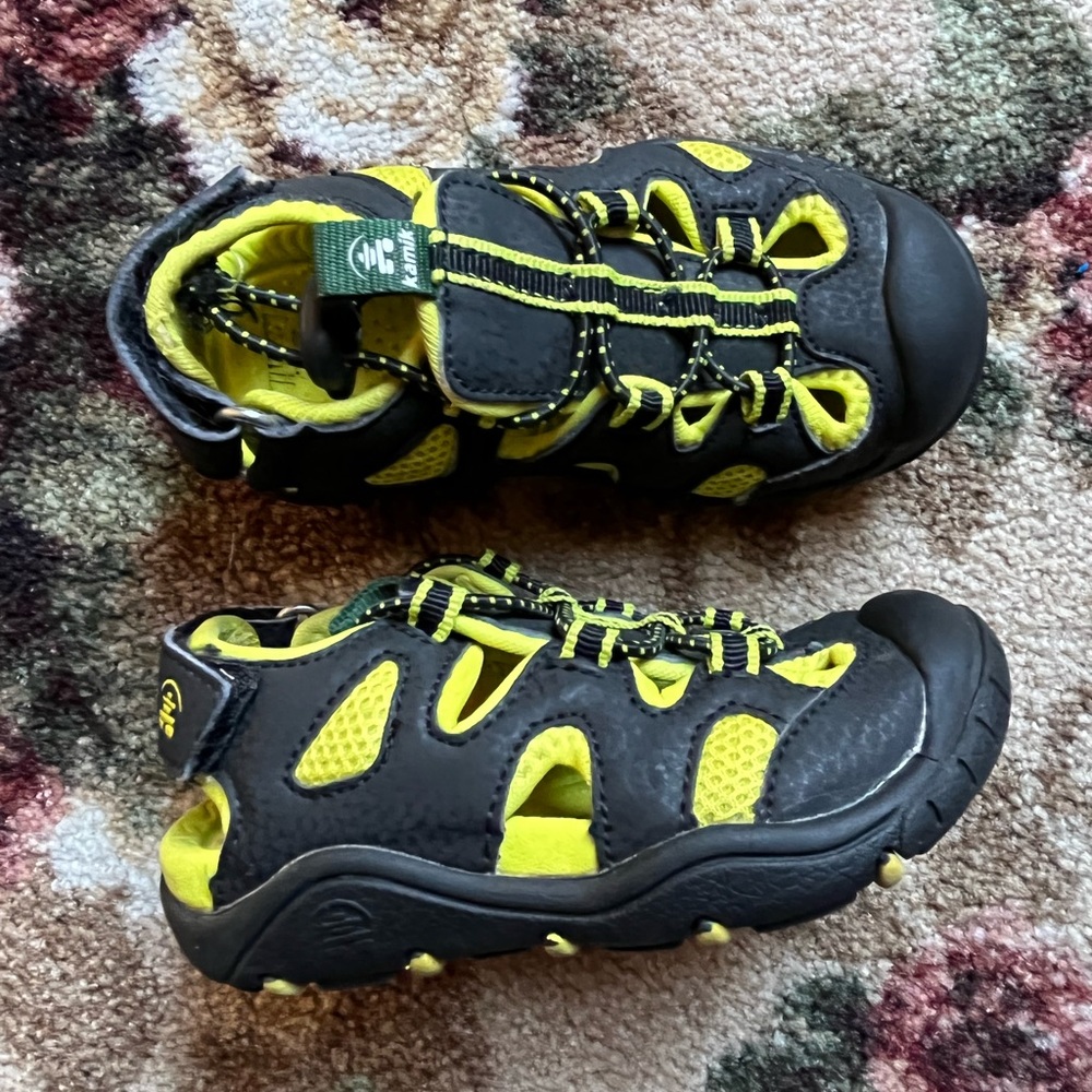 Kamik yellow black OYSTER2 sandals